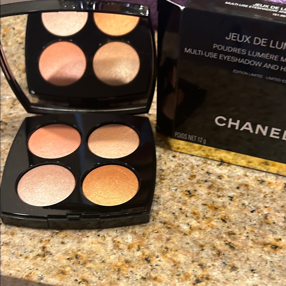CHANEL Jeux de Lumiere Eyeshadow Palette - Pink, Gold, Cream